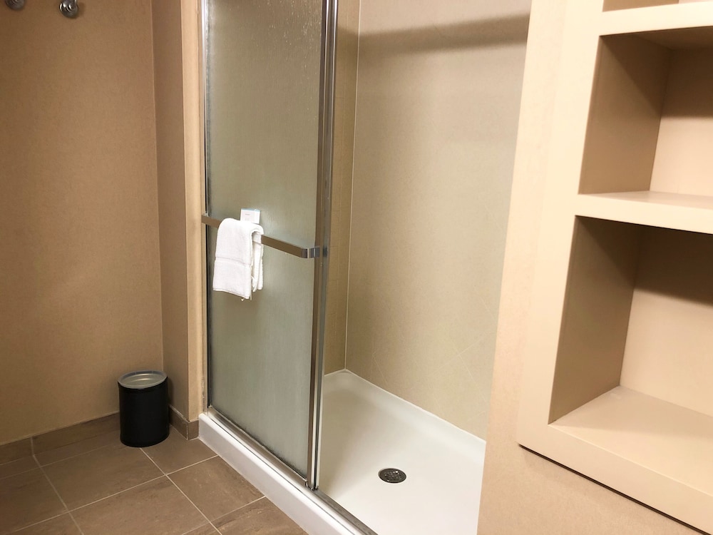 Hampton Inn & Suites Norfolk Airport - photo 18