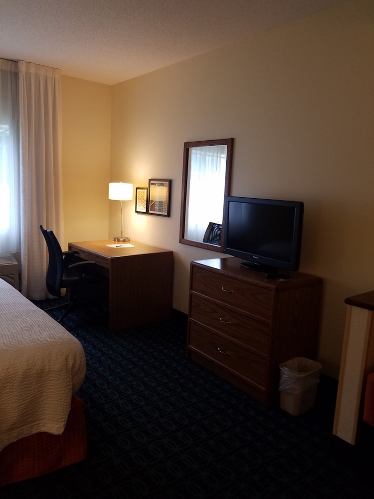 AmericInn by Wyndham Moline Airport Quad Cities - photo 5