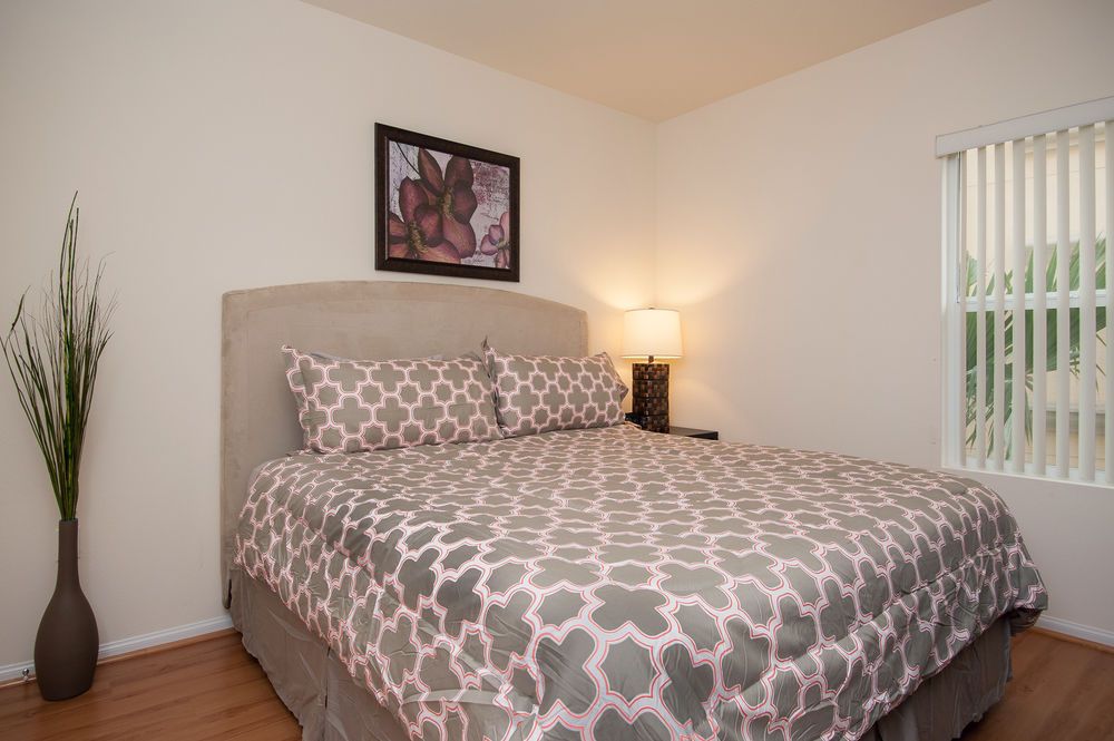Sunshine Suites at 909 West Temple Street - photo 20