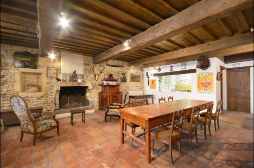 Charmante Maison En Camargue Avec Piscine Partagee — 4-Star Luxury Hotel in Saintes-Maries-De-La-Mer, France