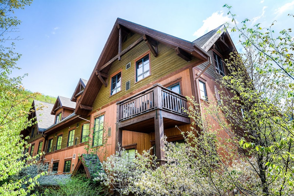 iHost Tremblant 1520 Etoile Du Matin in Mont-Tremblant, Canada