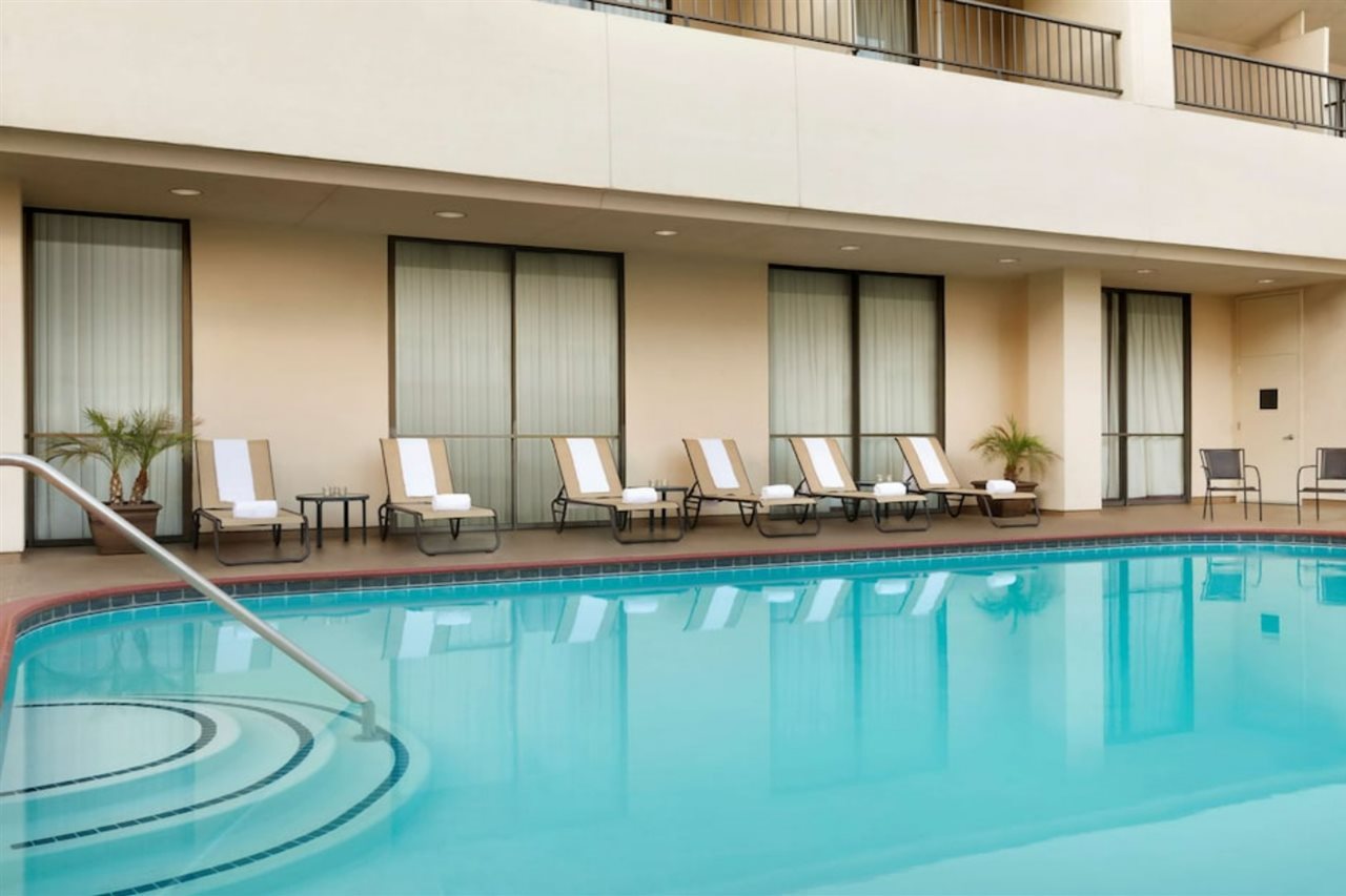Radisson Hotel Fresno Conference Center - photo 11