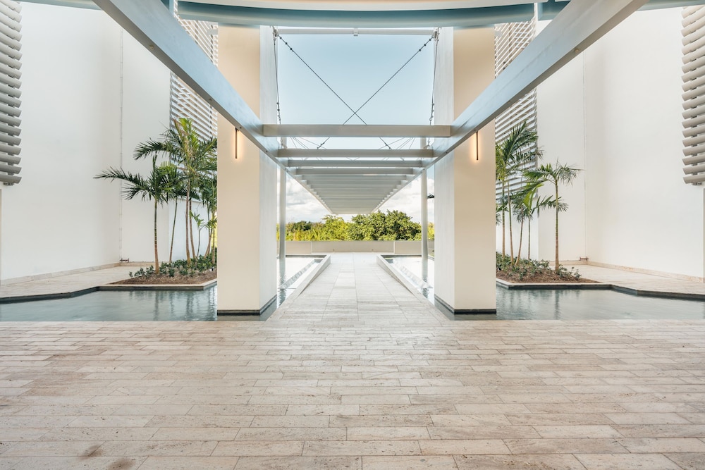 Apartment in Exclusive Tower at Cap Cana DD