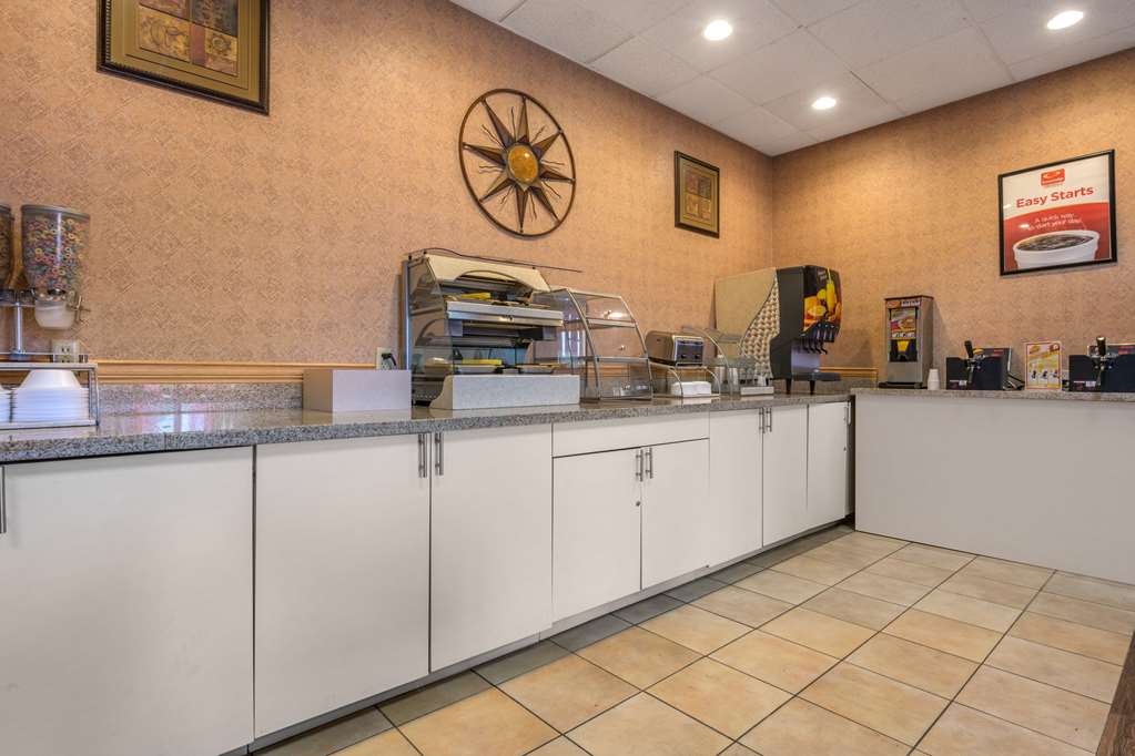 Econo Lodge Inn & Suites Triadelphia Wheeling - photo 30
