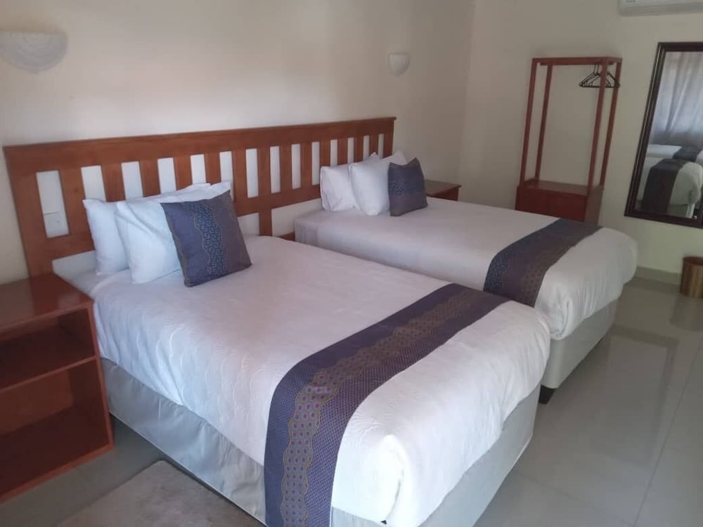 Rosewood Safari Cottages — Kasane — photo 3