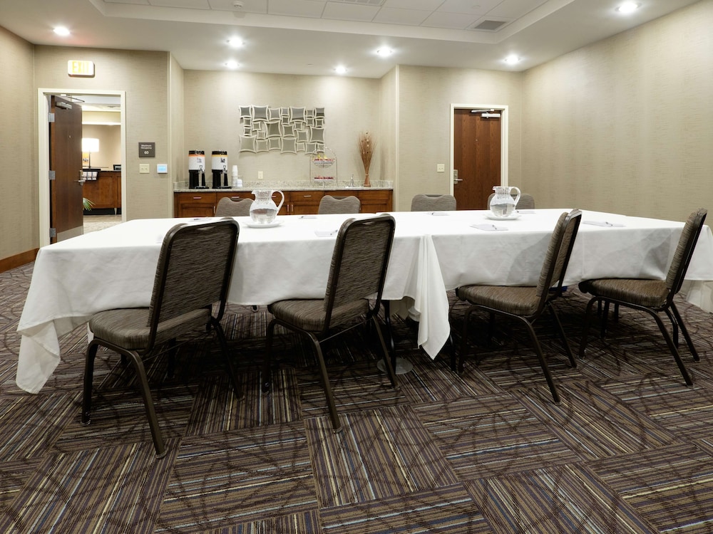 Hampton Inn Green Bay Downtown - photo 62