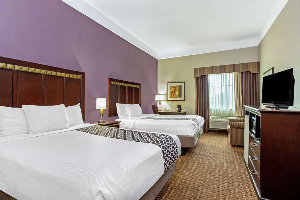 La Quinta Inn & Suites by Wyndham Cleburne - photo 8