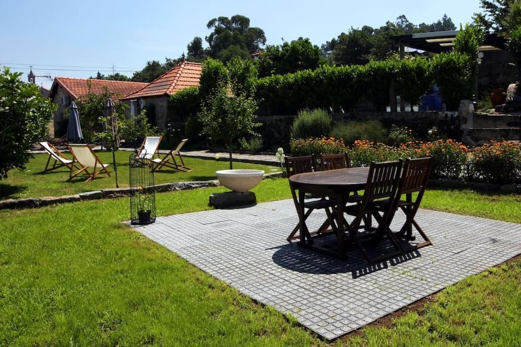 Pequena Casa Rustica Com Piscina — 4-Star Luxury Hotel in Penafiel, Portugal