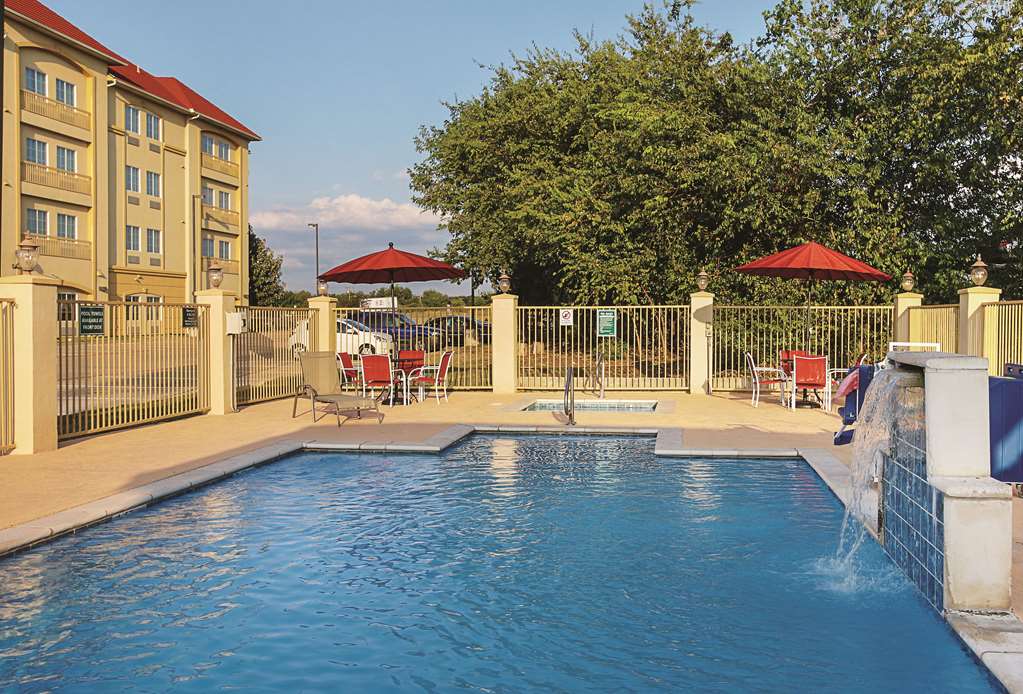 La Quinta Inn & Suites by Wyndham Dallas Hutchins - photo 11