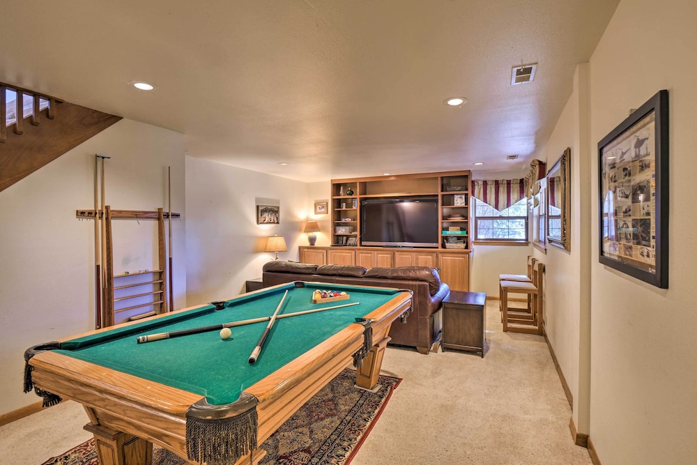 Expansive Mountain Retreat w Views of Pikes Peak — hotel in Woodland Park