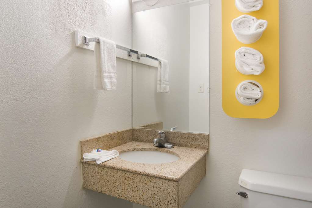 Motel 6 Fort Worth TX Seminary - photo 18