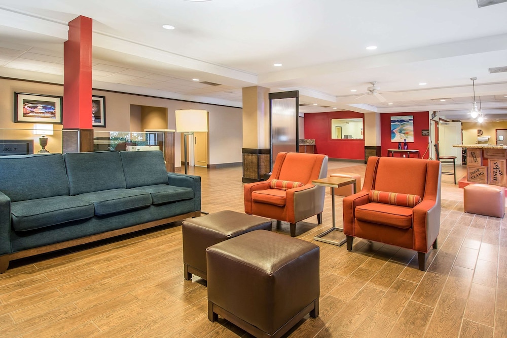 The Adventure Hotel by the parks - photo 3