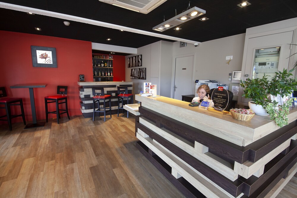 Hôtel Lune Etoile La Pardieu in Clermont-Ferrand, France