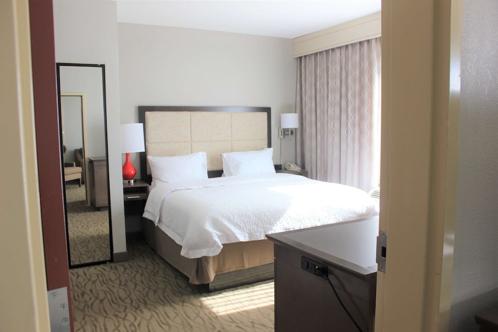 Hampton Inn Gonzales - photo 4