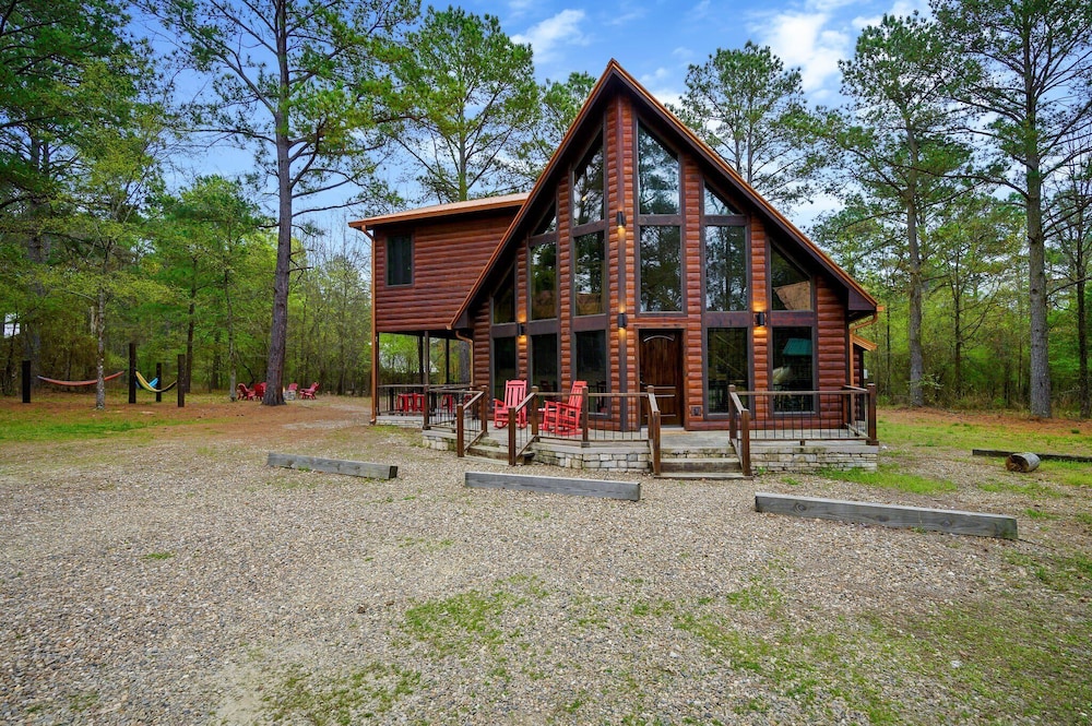Sugar Mama Cabin for 10 — 5-Star Luxury Hotel in Broken Bow, United States