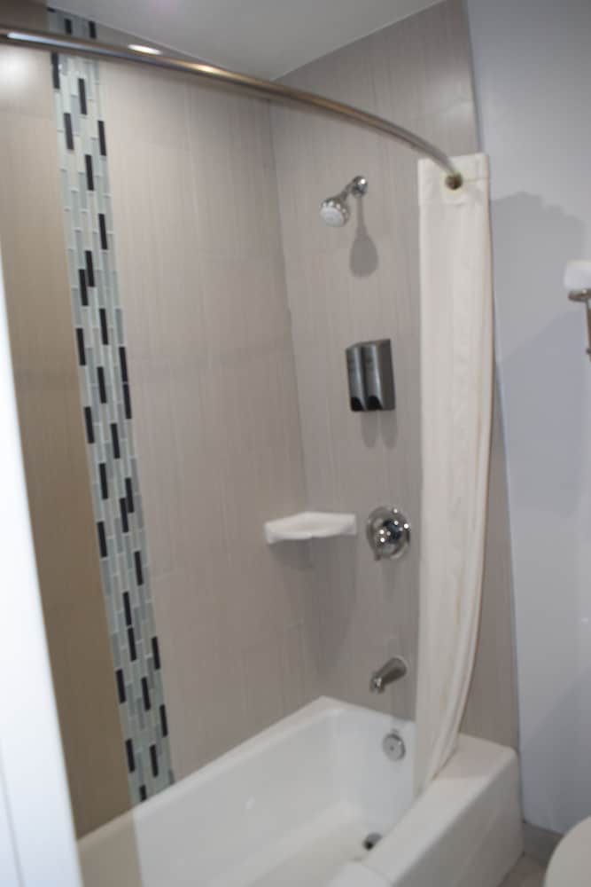 Deluxe Inn Hawthorne - photo 22