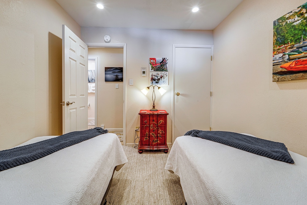 1 Mi To Diamond Peak Ski Resort Condo with Pool - photo 21