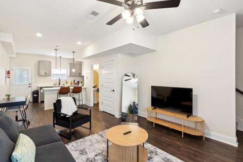 Alto L3 I Beautiful 2 Bedroom Apartment — 4-Star Luxury Hotel in Clarksville, United States