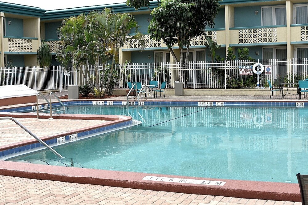 Punta Gorda Waterfront Hotel and Suites - photo 5