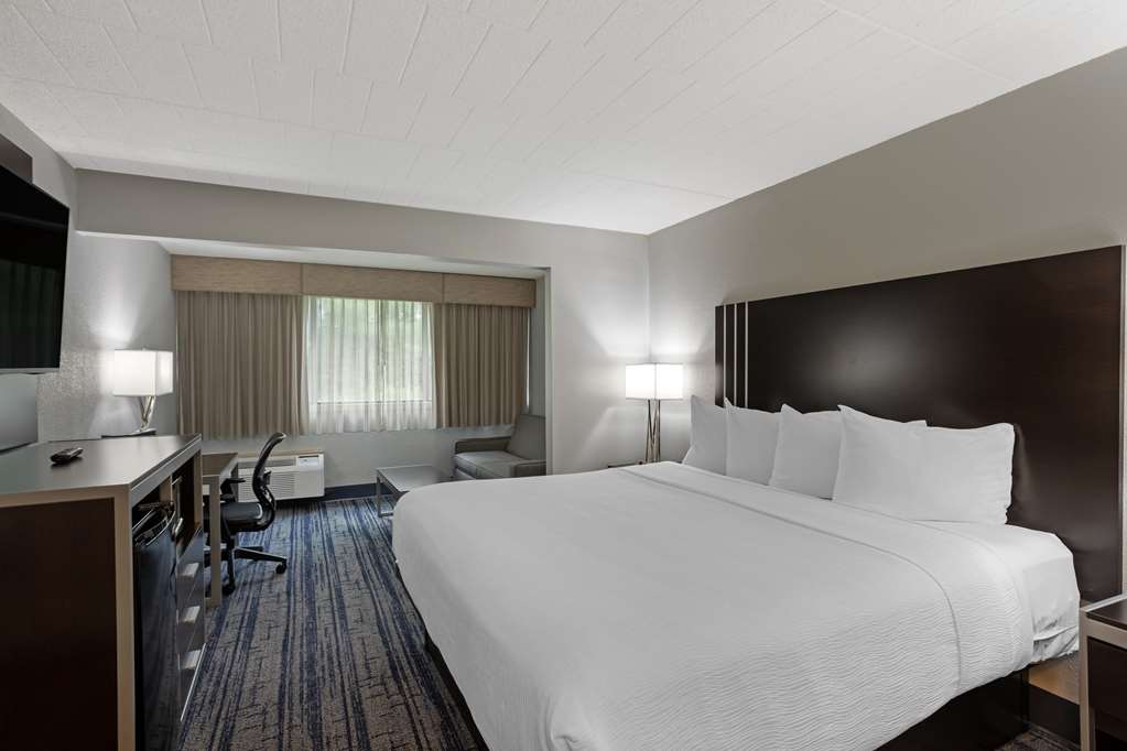 Best Western Plus Reading Inn & Suites - photo 11