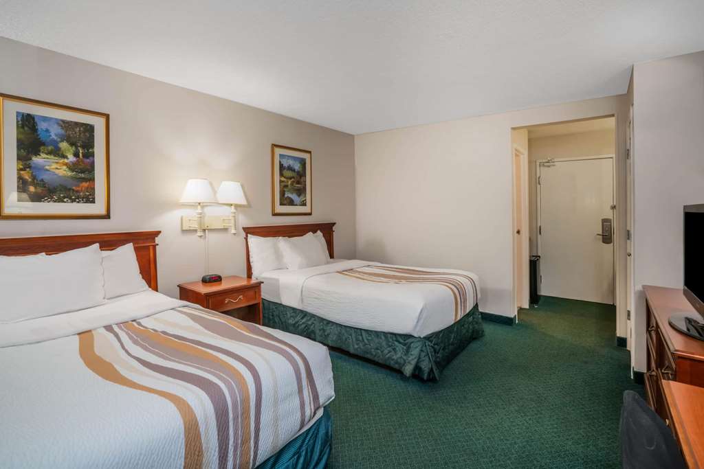 La Quinta Inn & Suites by Wyndham Nashville Franklin - photo 11