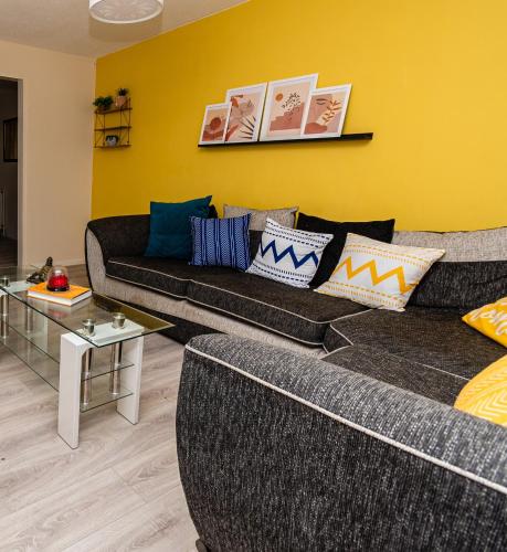 Fife Driveway Parking Spacious 4 bed house Sleeps 6 Ideal Contractor Accommodation — 4-Star Luxury Hotel in Gateshead, United Kingdom
