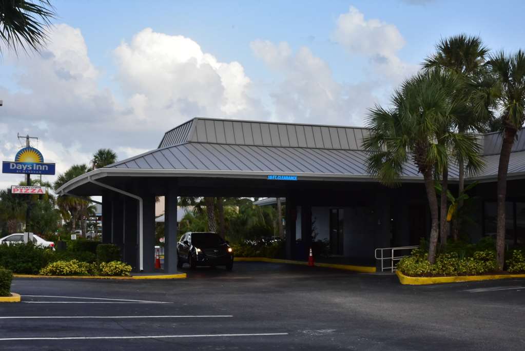 Days Inn by Wyndham Stuart - photo 2