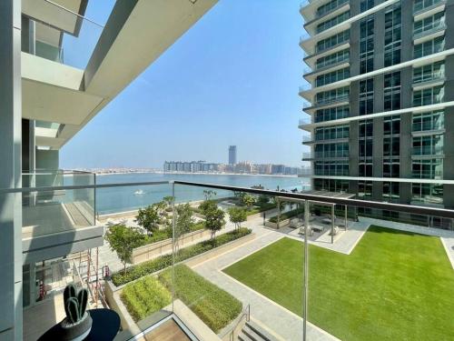 Elegant & Luxurious 1BR Apartment in Beach Isle — 4-Star Luxury Hotel in Dubai, United Arab Emirates