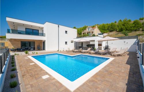 Stunning Home In Zaboric With Sauna — 5-Star Luxury Hotel in Sibenik, Croatia
