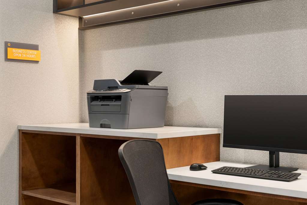 La Quinta Inn & Suites by Wyndham Austin South - photo 32