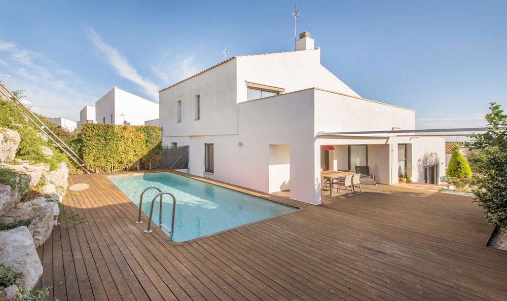 Salome House — 4-Star Luxury Hotel in Calafell, Spain