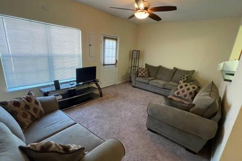 Spacious 3 bedroom townhouse with 2 1 2 baths. — 4-Star Luxury Hotel in Richmond, United States