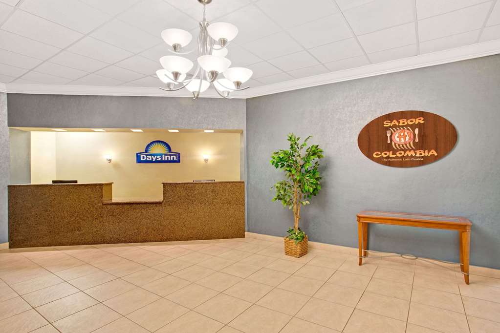 Days Inn by Wyndham Orlando Airport Florida Mall - photo 3