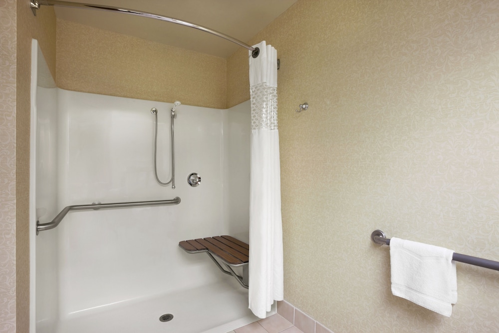 Hampton Inn Erie South - photo 29