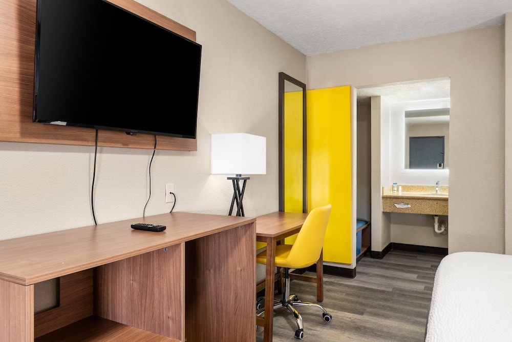 Extend A Suites Midtown Albuquerque - photo 7