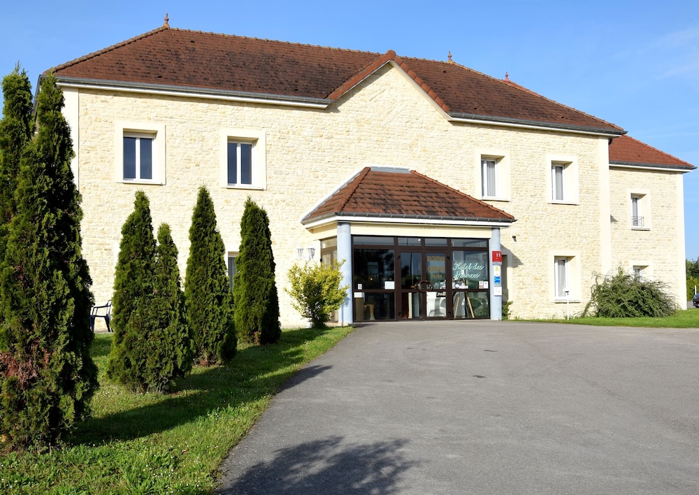 Logis De France Des Sources in Troyes, France