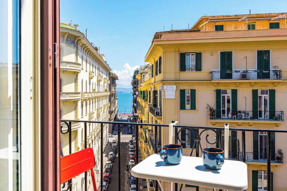 Holme Relais Santa Lucia by NapoliApartments — 4-Star Luxury Hotel in Naples, Italy