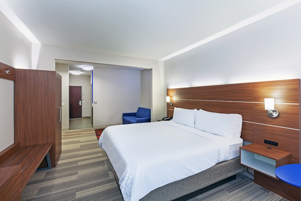 Holiday Inn Express Hotel & Suites Orange by IHG - photo 11