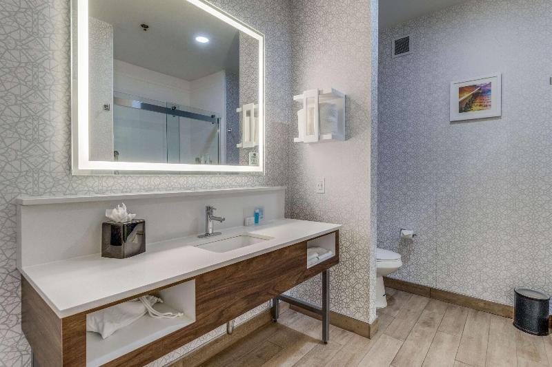Hampton Inn & Suites Gainesville - photo 40