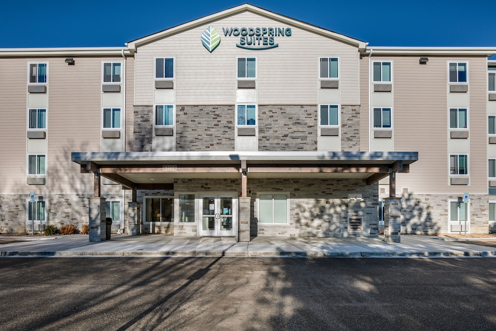 WoodSpring Suites Libertyville Chicago - photo 20
