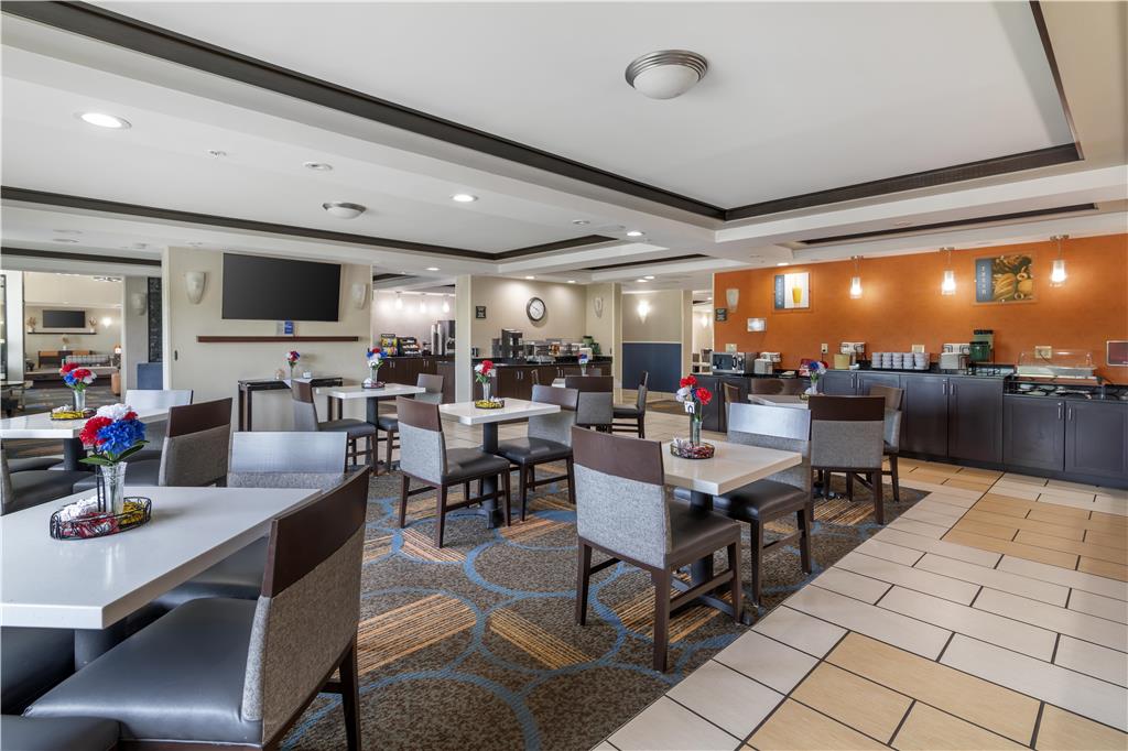 Best Western Plus Keene Hotel - photo 10