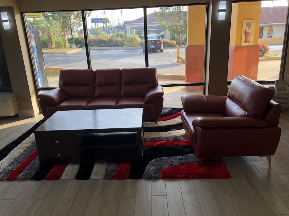 Super 8 by Wyndham Orangeburg - photo 3