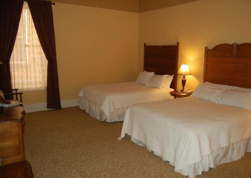 Historic Plaza Hotel - photo 8