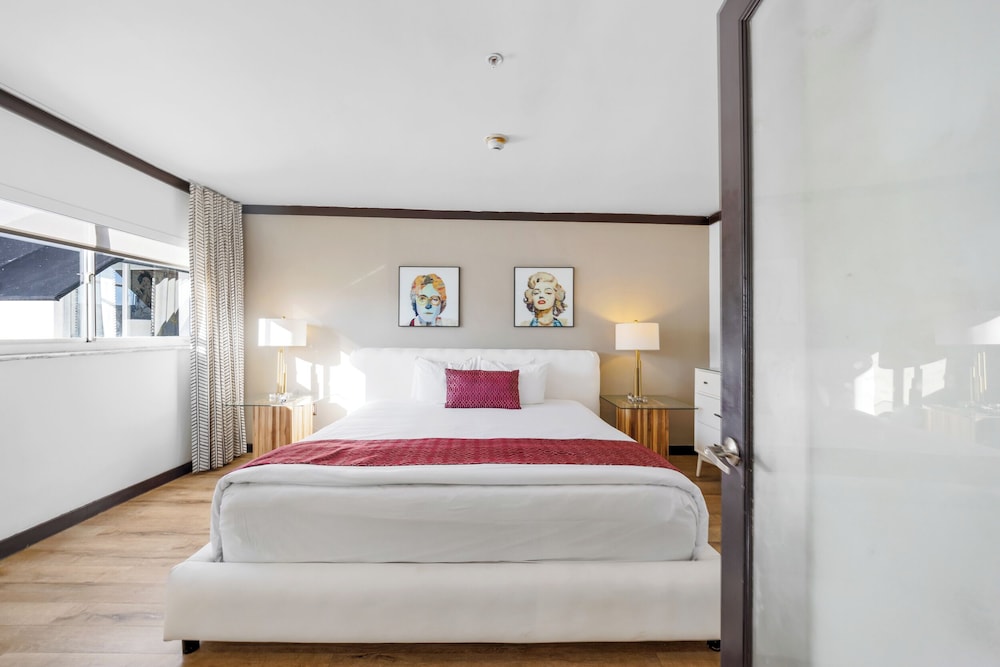 The Shoreline Suites - photo 12