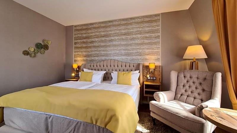 Hotel Zum Leineweber - carbon neutral hotel in Burg