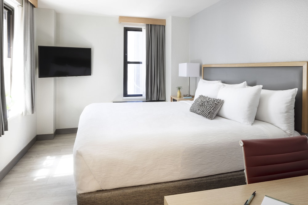Hotel Saint Clair Magnificent Mile - photo 16