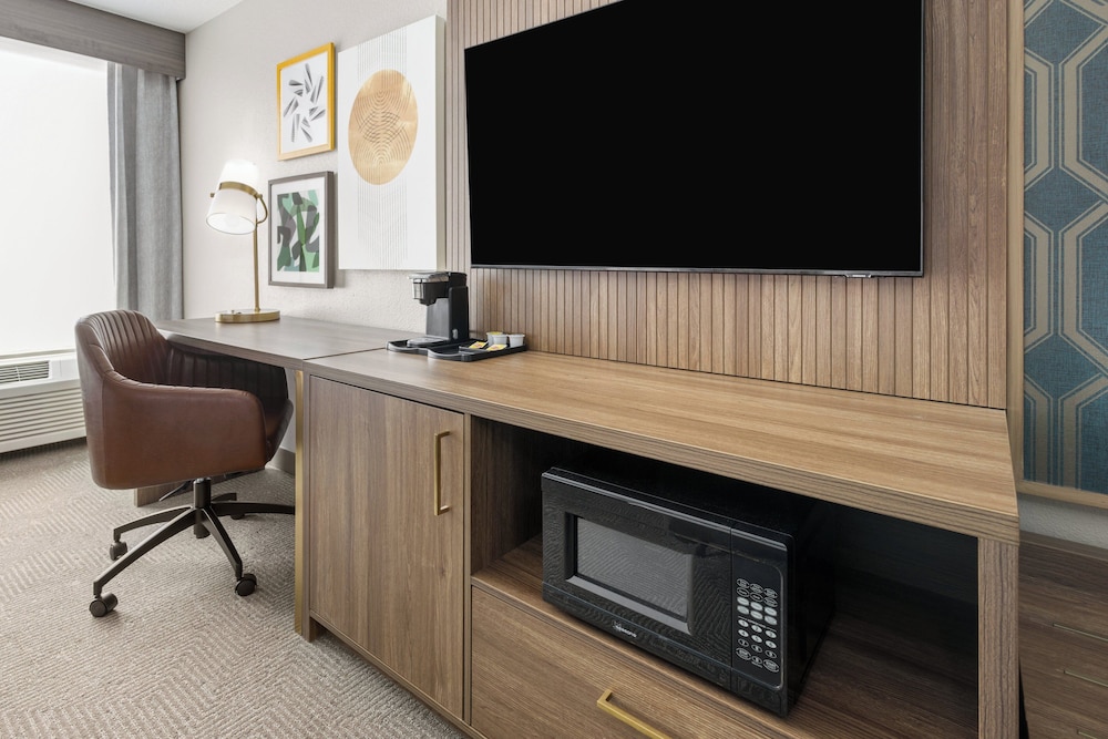 Holiday Inn & Suites Columbia NE Ft Jackson Area by IHG - photo 48