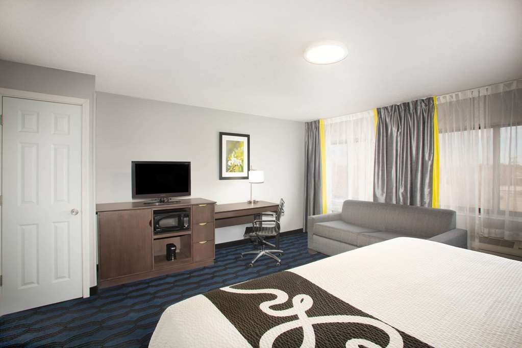 La Quinta Inn by Wyndham St. Louis Hazelwood Airport North - photo 18