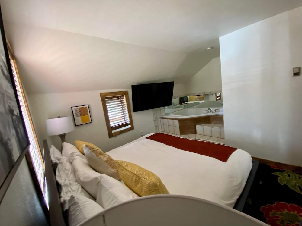 The Green Mountain Falls Lodge - photo 14