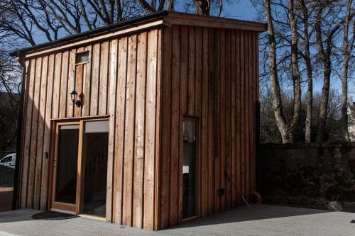 Callater - carbon neutral hotel in Unknown City